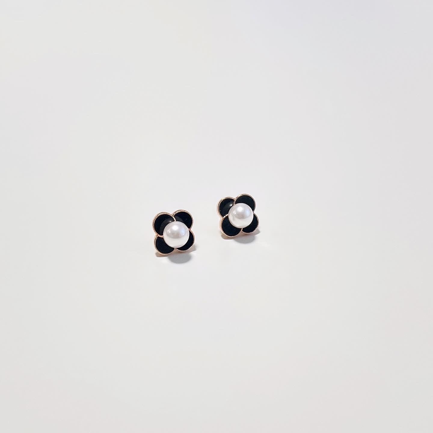 Black cotton flower earrings